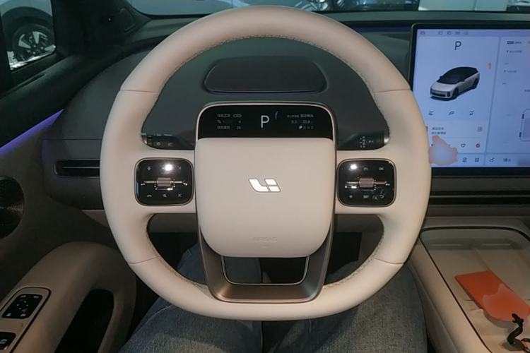 Used Li Auto i6 2025 Model Four-Wheel-Drive Standard Type Steering Wheel