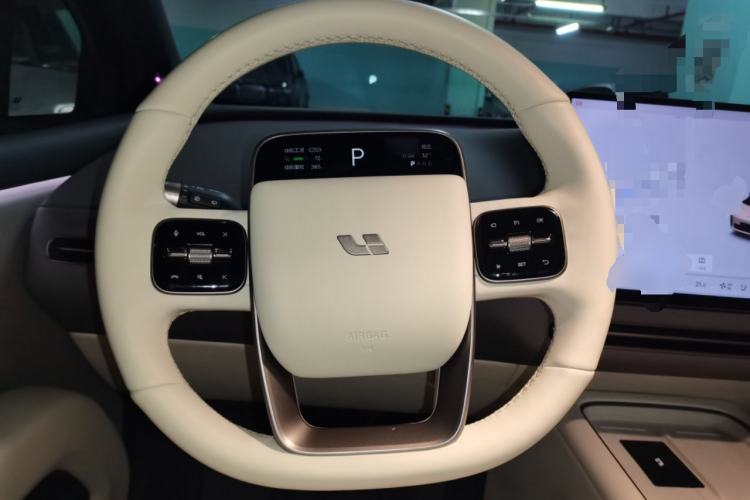 Used Li Auto i6 2025 Model Four-Wheel-Drive Standard Type Steering Wheel