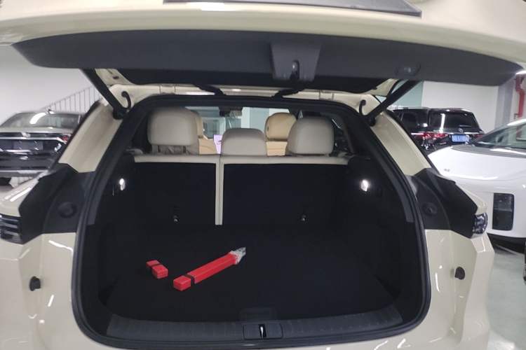Used Li Auto i6 2025 Model Four-Wheel-Drive Standard Type Trunk