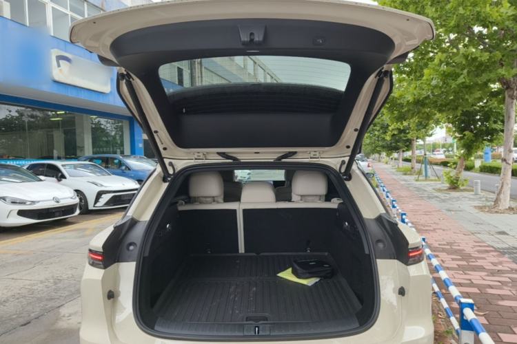 Used Li Auto i6 2025 Model Two-Wheel-Drive Standard Type Trunk