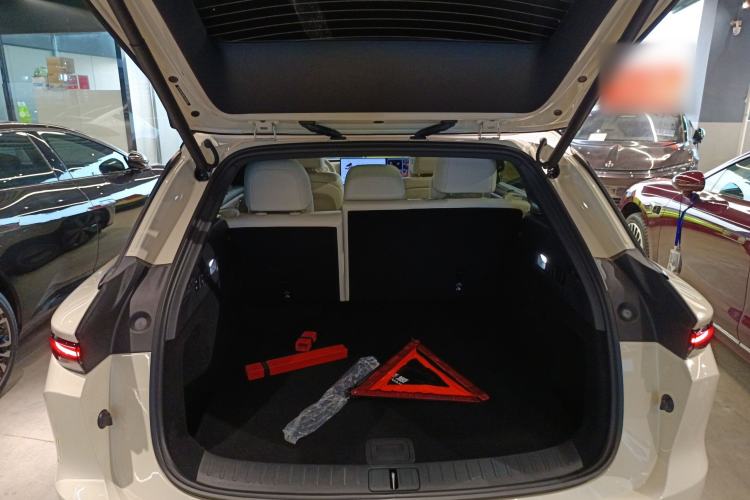 Used Li Auto i6 2025 Model Two-Wheel-Drive Standard Type Trunk