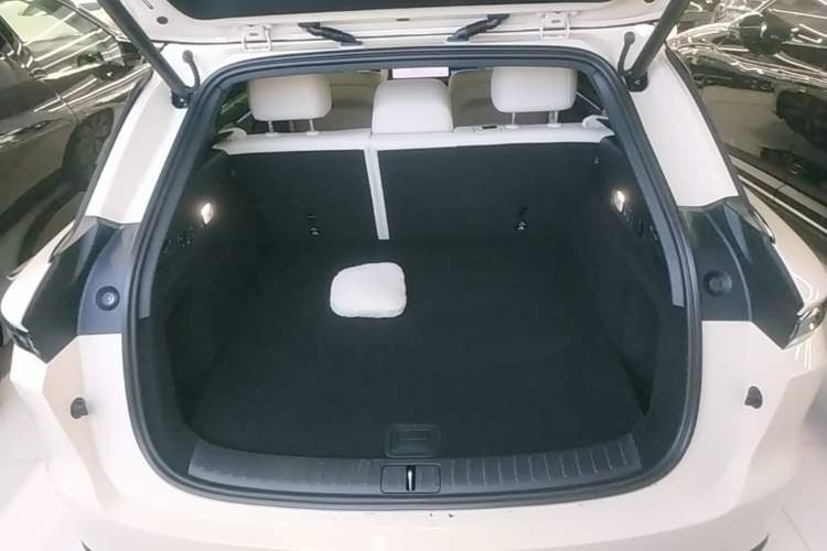 Used Li Auto i6 2025 Model Four-Wheel-Drive Standard Type Trunk