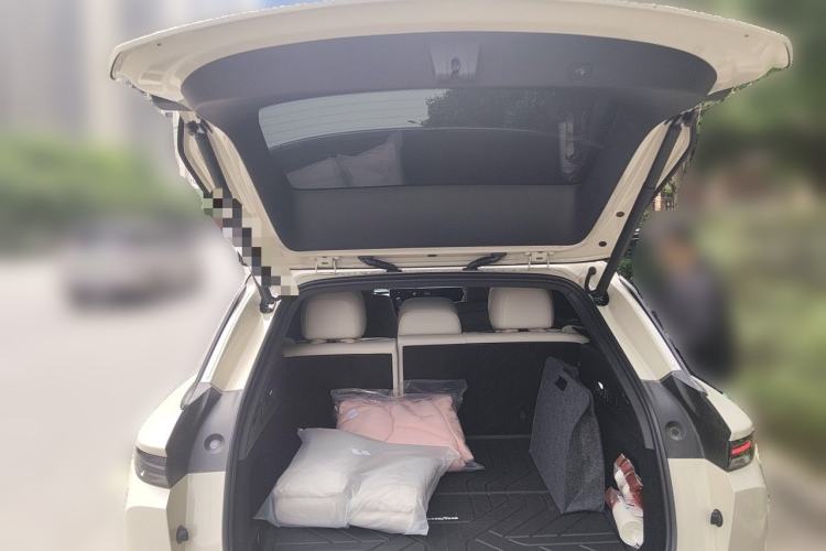 Used Li Auto i6 2025 Model Four-Wheel-Drive Standard Type Trunk