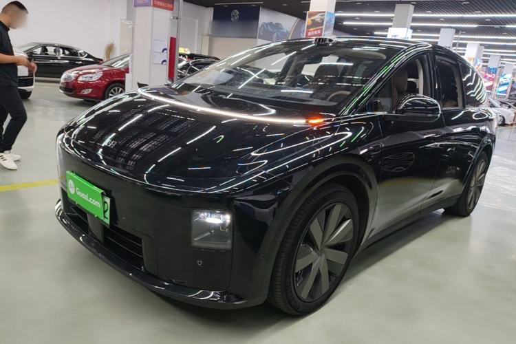 Li Auto i8 2025 Model Standard Version