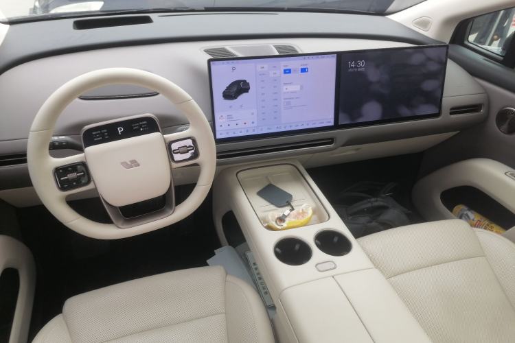 Used Li Auto i8 2025 Model Standard Version Center Console