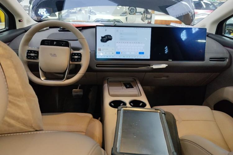 Used Li Auto i8 2025 Model Standard Version Center Console