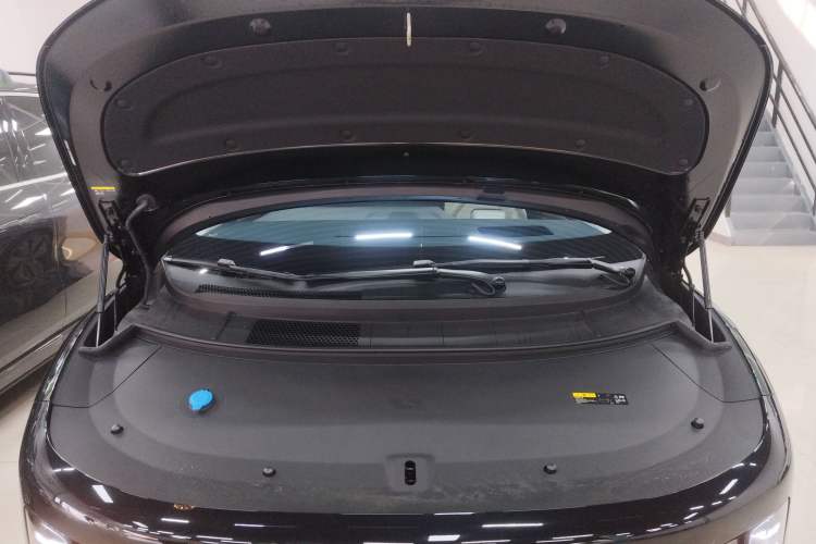 Used Li Auto i8 2025 Model Standard Version Engine Bay