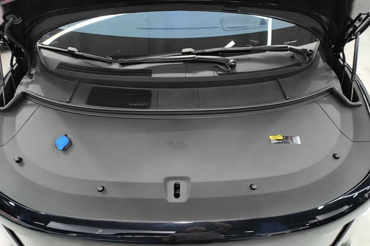 Used Li Auto i8 2025 Model Standard Version Engine Bay