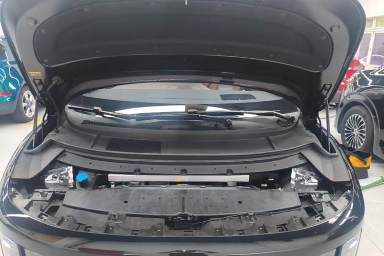 Used Li Auto i8 2025 Model Standard Version Engine Bay