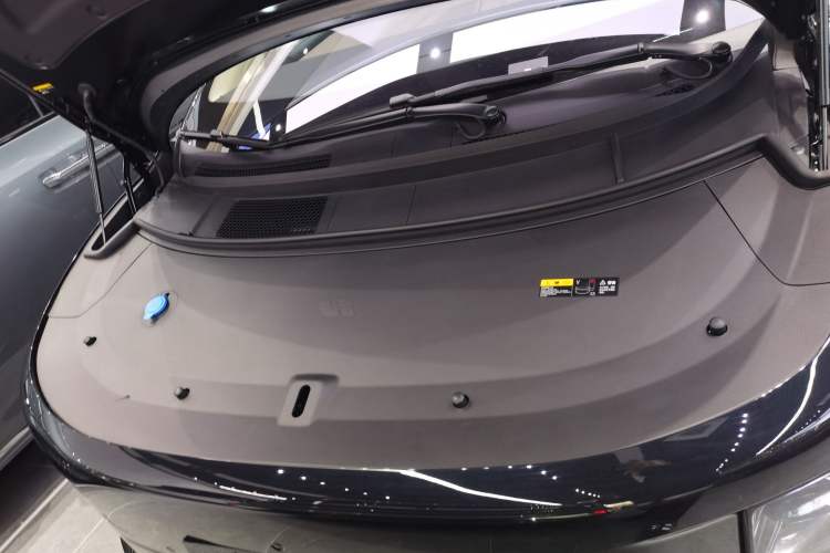 Used Li Auto i8 2025 Model Standard Version Engine Bay
