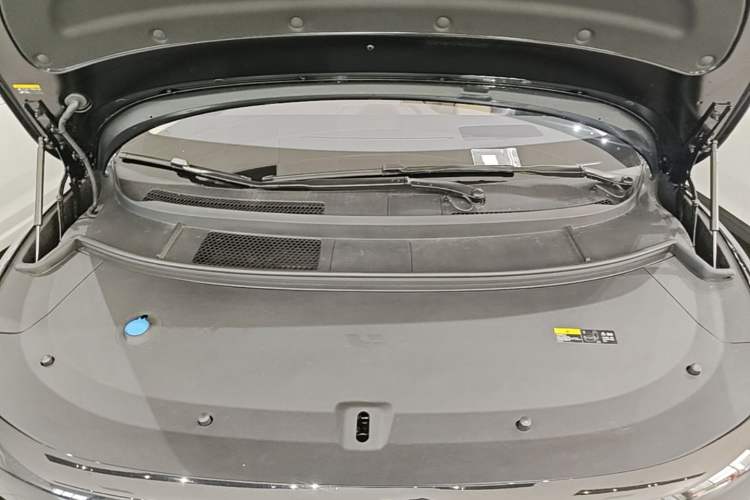 Used Li Auto i8 2025 Model Standard Version Engine Bay