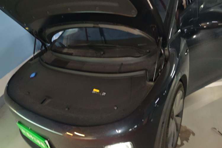 Used Li Auto i8 2025 Model Standard Version Engine Bay Left