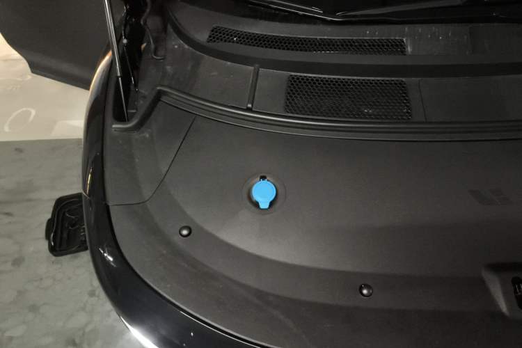 Used Li Auto i8 2025 Model Standard Version Engine Bay Right