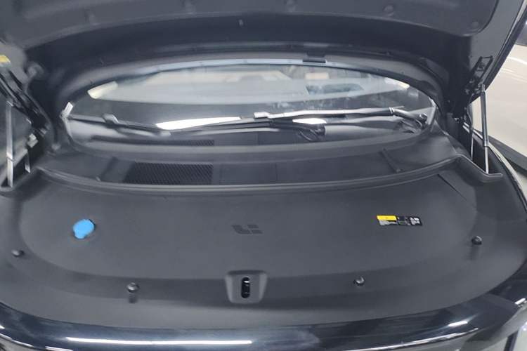 Used Li Auto i8 2025 Model Standard Version Engine Bay