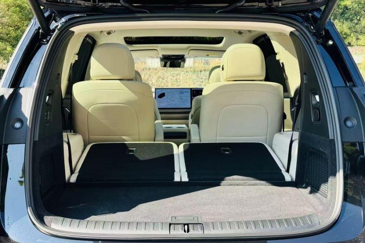 Used Li Auto i8 2025 Model Standard Version Exterior 11