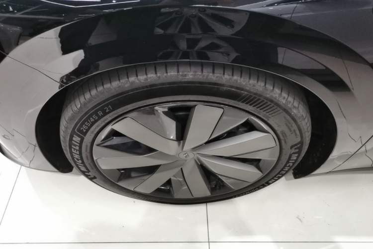 Used Li Auto i8 2025 Model Standard Version Exterior 2