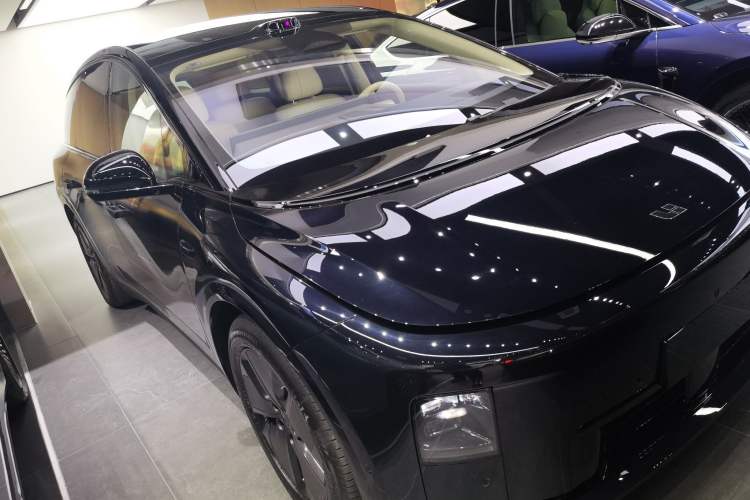 Used Li Auto i8 2025 Model Standard Version Exterior 2