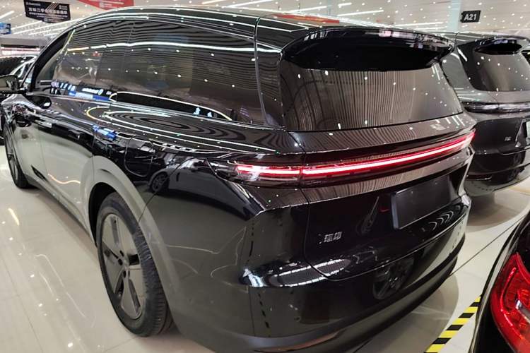 Used Li Auto i8 2025 Model Standard Version Exterior 2