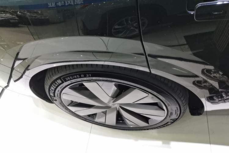 Used Li Auto i8 2025 Model Standard Version Exterior 3