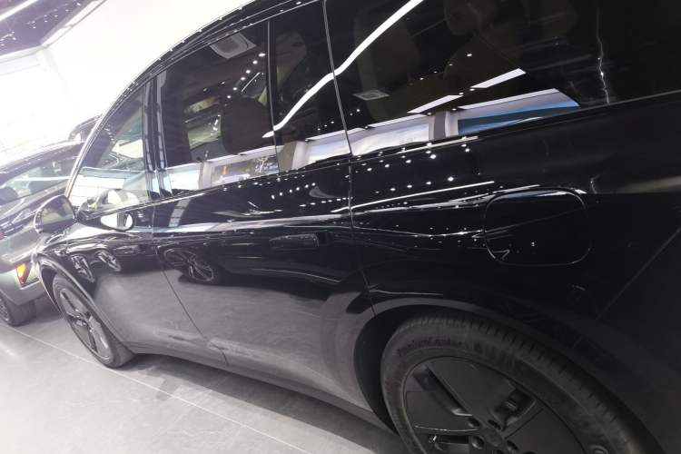 Used Li Auto i8 2025 Model Standard Version Exterior 3