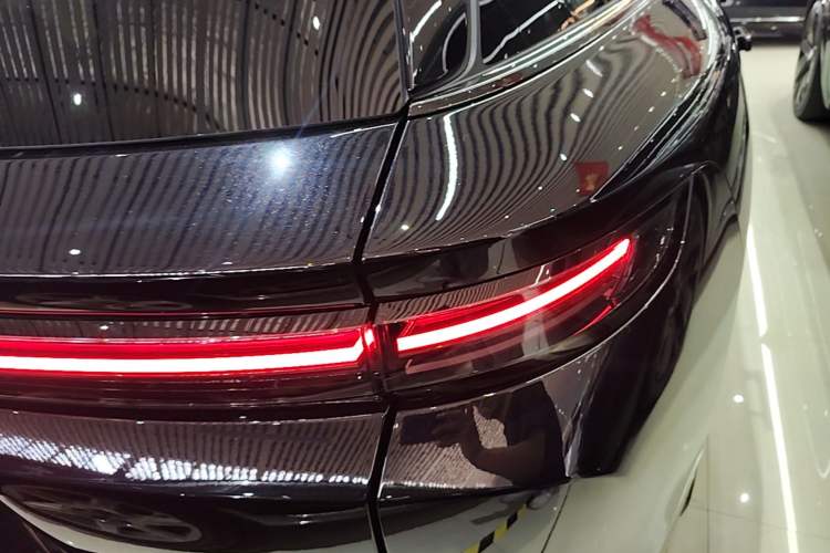 Used Li Auto i8 2025 Model Standard Version Exterior 3