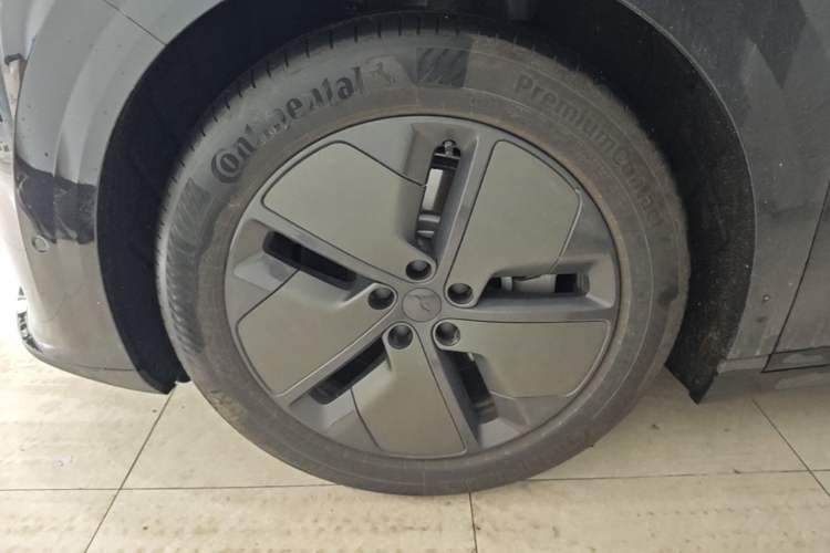 Used Li Auto i8 2025 Model Standard Version Exterior 4