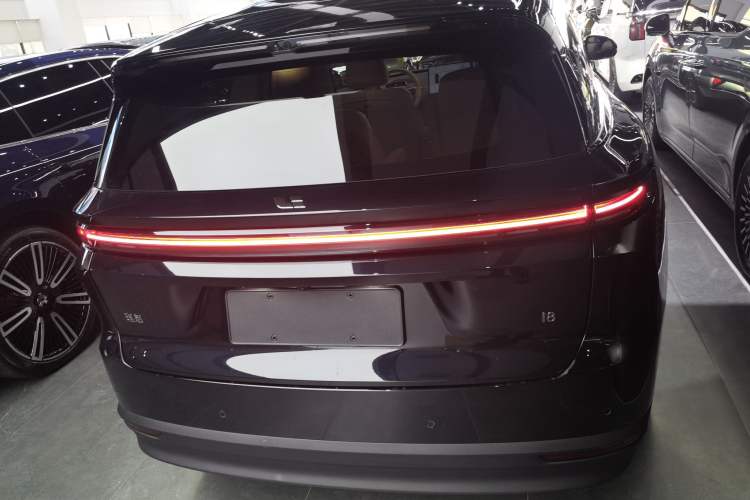 Used Li Auto i8 2025 Model Standard Version Exterior 4
