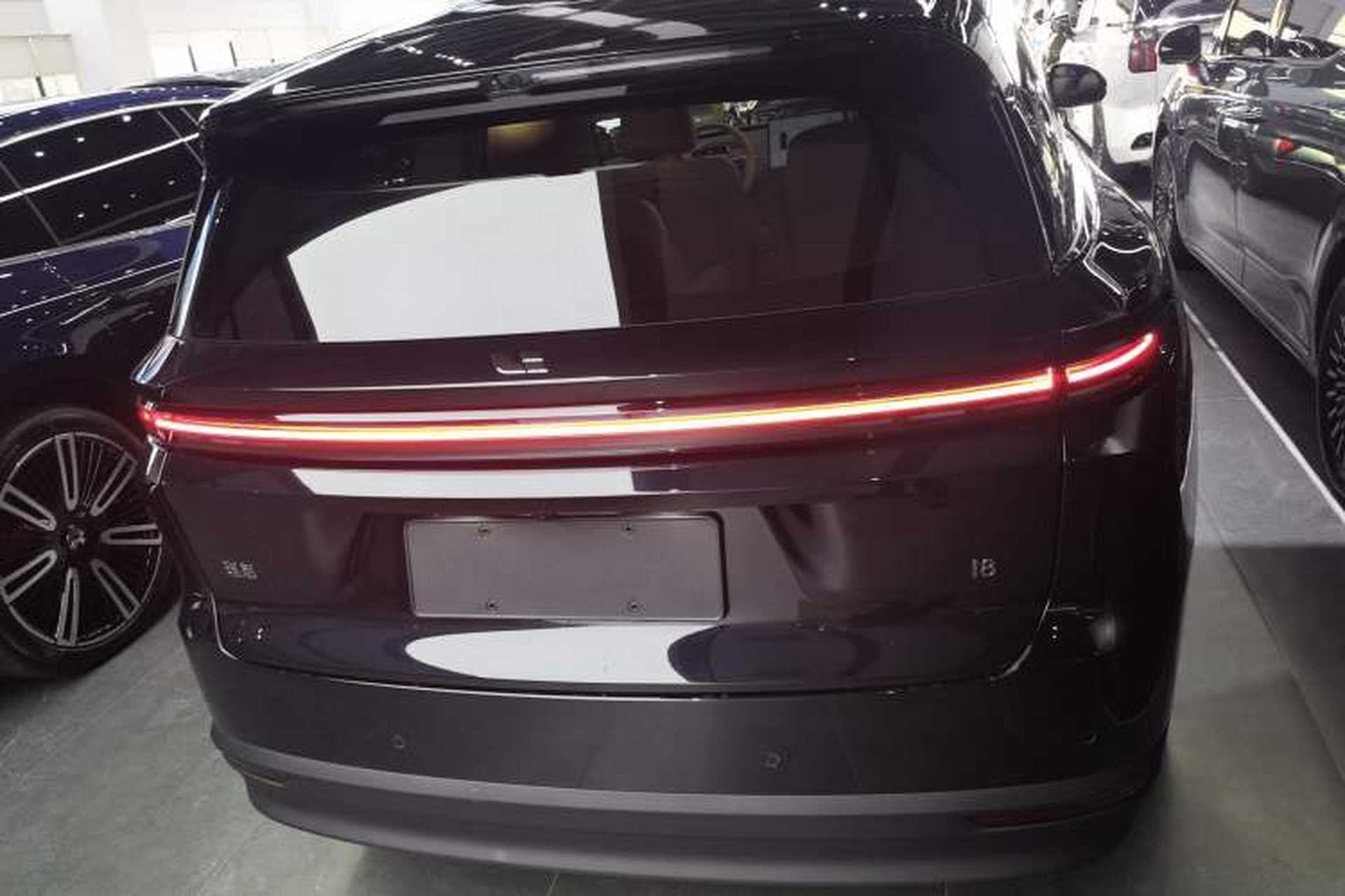 Used Li Auto i8 2025 Model Standard Version Exterior 4
