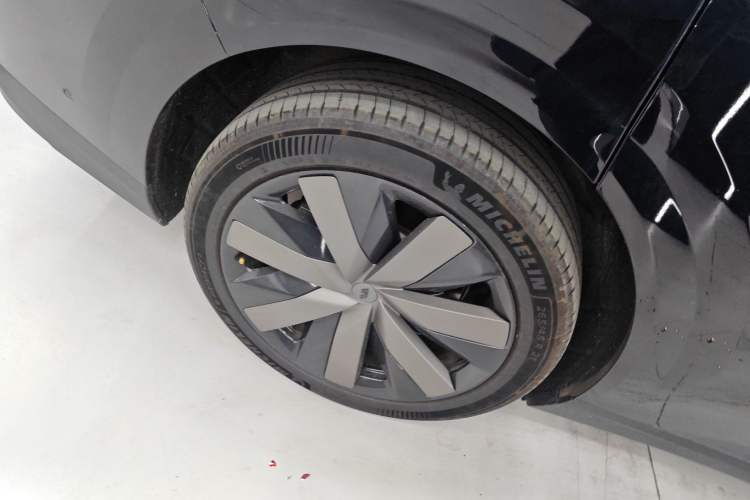 Used Li Auto i8 2025 Model Standard Version Exterior 5