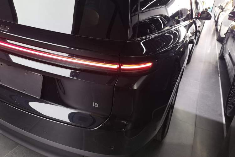 Used Li Auto i8 2025 Model Standard Version Exterior 6