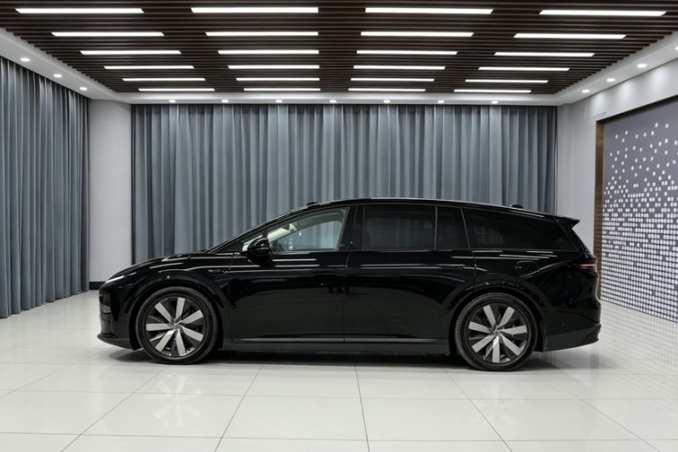 Used Li Auto i8 2025 Model Standard Version Exterior 9