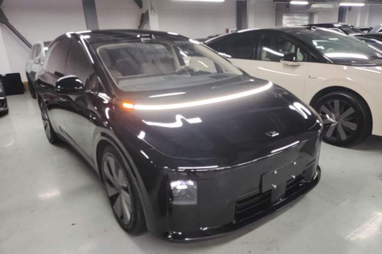 Used Li Auto i8 2025 Model Standard Version Front Right 45 Deg