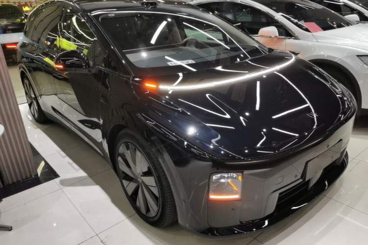 Used Li Auto i8 2025 Model Standard Version Front Right 45 Deg