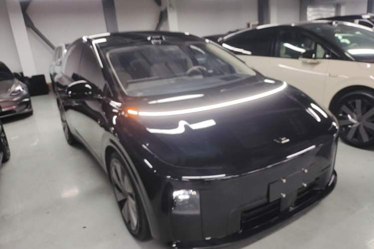 Used Li Auto i8 2025 Model Standard Version Front Right 45 Deg