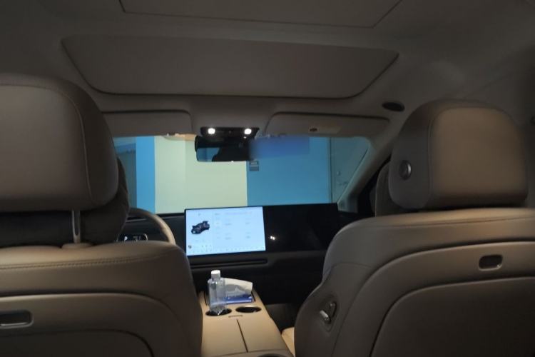 Used Li Auto i8 2025 Model Standard Version Headliner