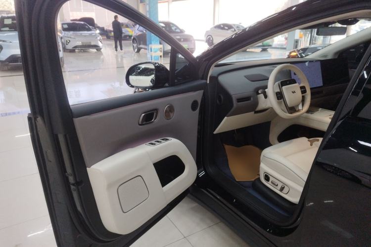 Used Li Auto i8 2025 Model Standard Version Interior 2