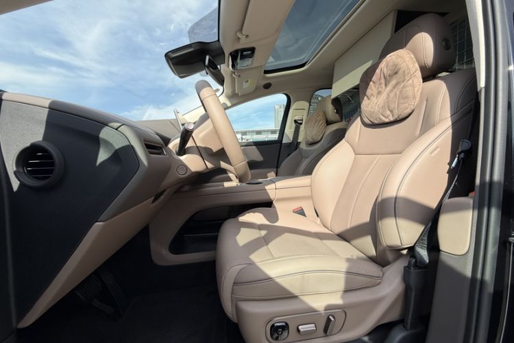 Used Li Auto i8 2025 Model Standard Version Interior 4