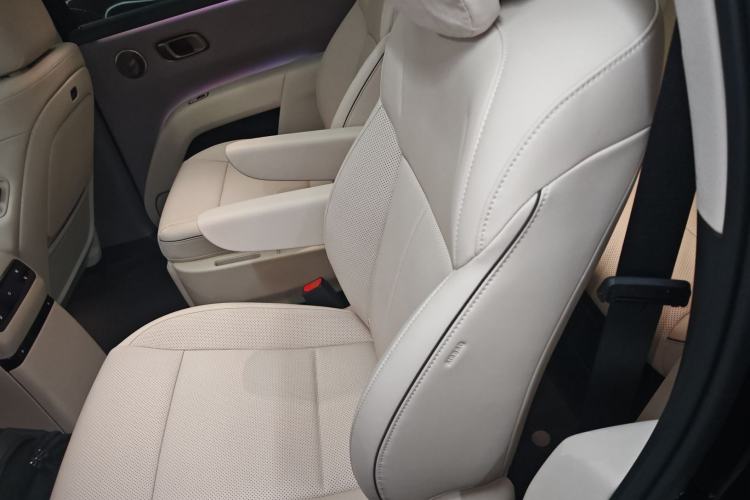 Used Li Auto i8 2025 Model Standard Version Interior 4