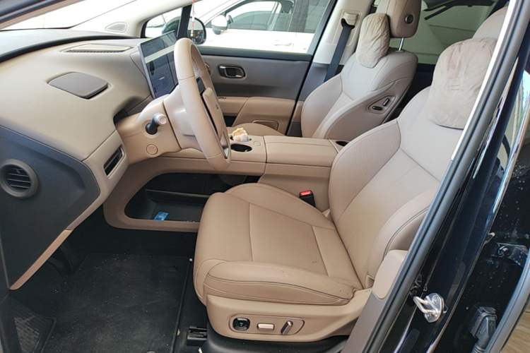 Used Li Auto i8 2025 Model Standard Version Left Front Seat