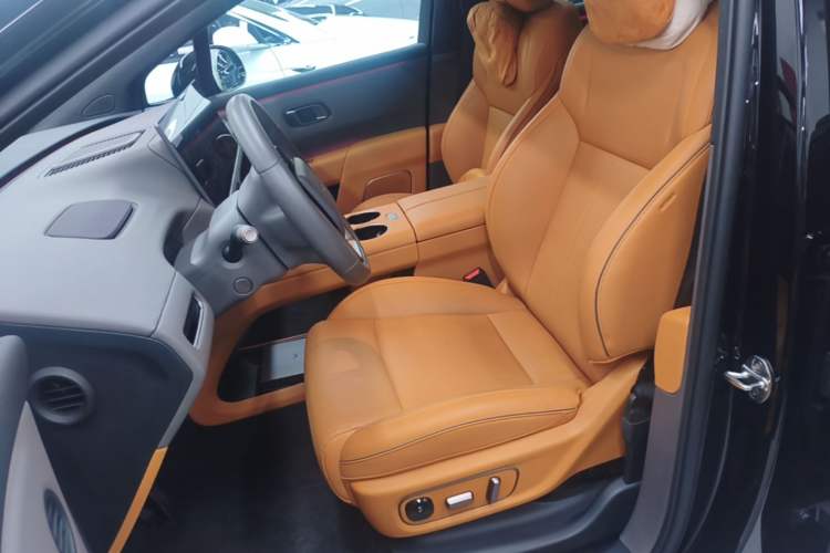 Used Li Auto i8 2025 Model Standard Version Left Front Seat