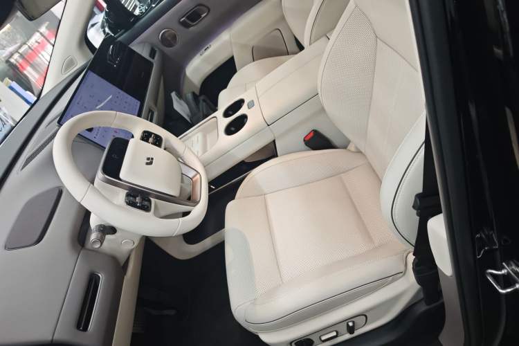 Used Li Auto i8 2025 Model Standard Version Left Front Seat