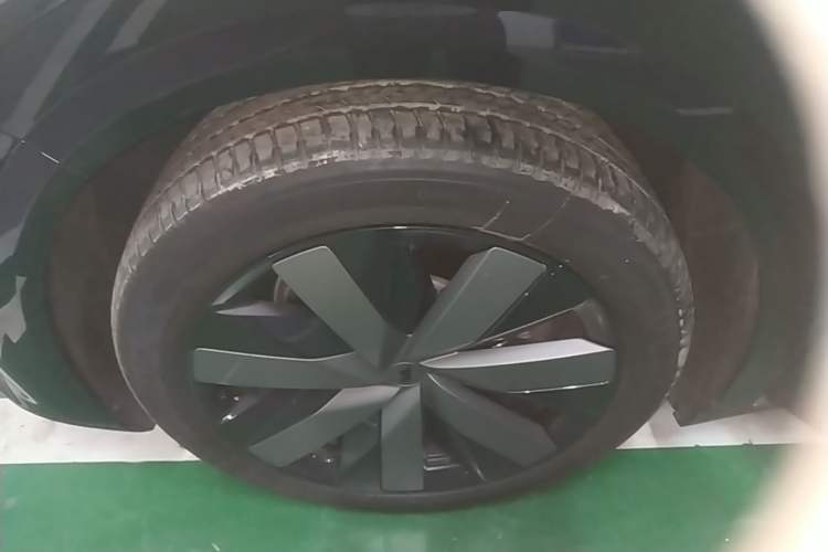 Used Li Auto i8 2025 Model Standard Version Left Front Wheel Hub