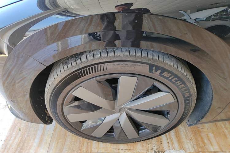 Used Li Auto i8 2025 Model Standard Version Left Front Wheel Hub