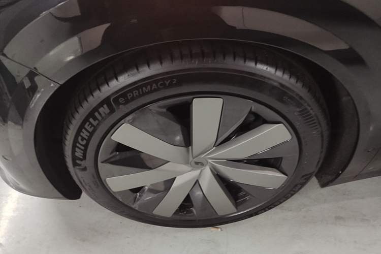 Used Li Auto i8 2025 Model Standard Version Left Front Wheel Hub