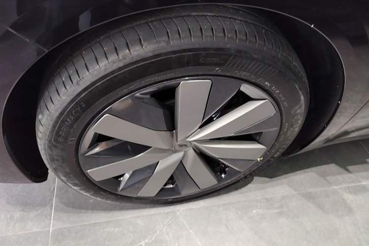 Used Li Auto i8 2025 Model Standard Version Left Front Wheel Hub