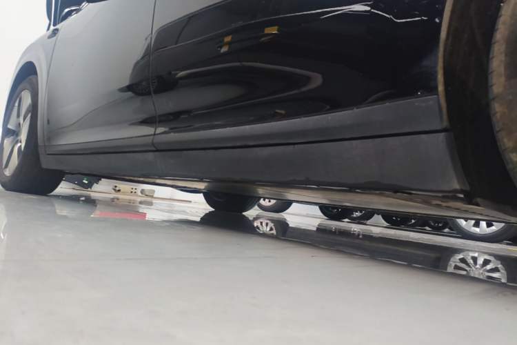Used Li Auto i8 2025 Model Standard Version Left Side Sill