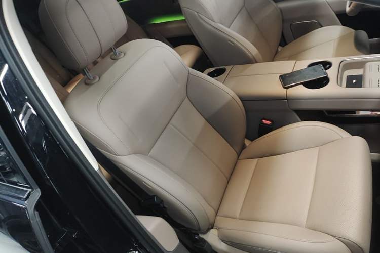 Used Li Auto i8 2025 Model Standard Version Right Front Seat