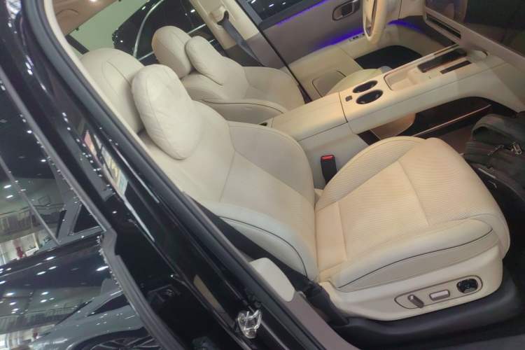 Used Li Auto i8 2025 Model Standard Version Right Front Seat