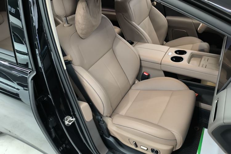 Used Li Auto i8 2025 Model Standard Version Right Front Seat