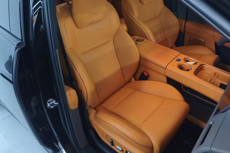 Used Li Auto i8 2025 Model Standard Version Right Front Seat